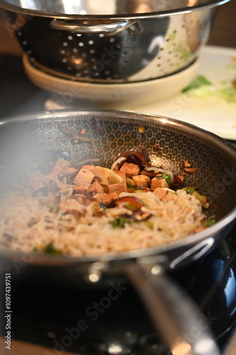 Pan with Asian-Style Noodles and Tofu – Homemade Cooking photo