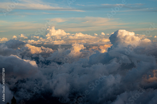 Fototapeta Naklejka Na Ścianę i Meble -  Guatemala. The sky and clouds in the mountains