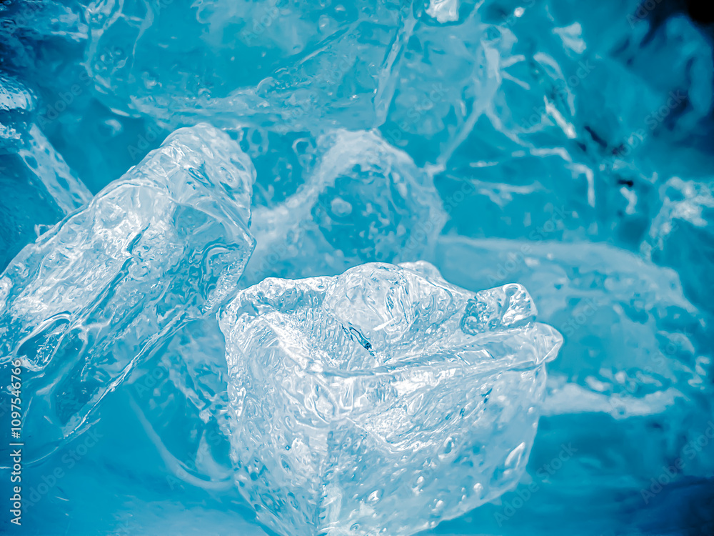 Obraz premium icecubes background,icecubes texture,icecubes wallpaper,ice helps to feel refreshed and cool water from the icecubes helps the water refresh your life and feel good.ice drinks for refreshment business