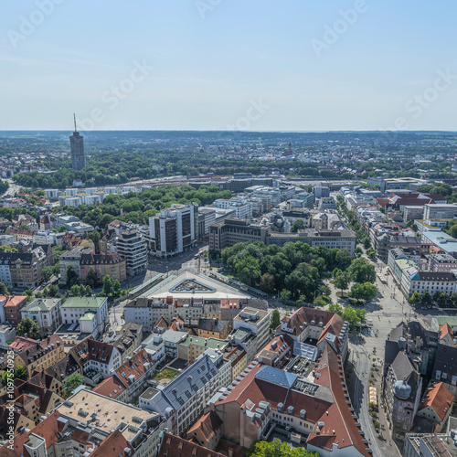 Die Innenstadt von Augsburg in Bayerisch-Schwaben im Luftbild, der zentrale Verkehrsknoten am Königsplatz photo