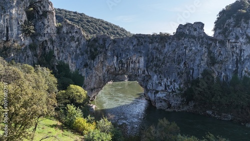 Vallon-Pont-d'Arc 01
