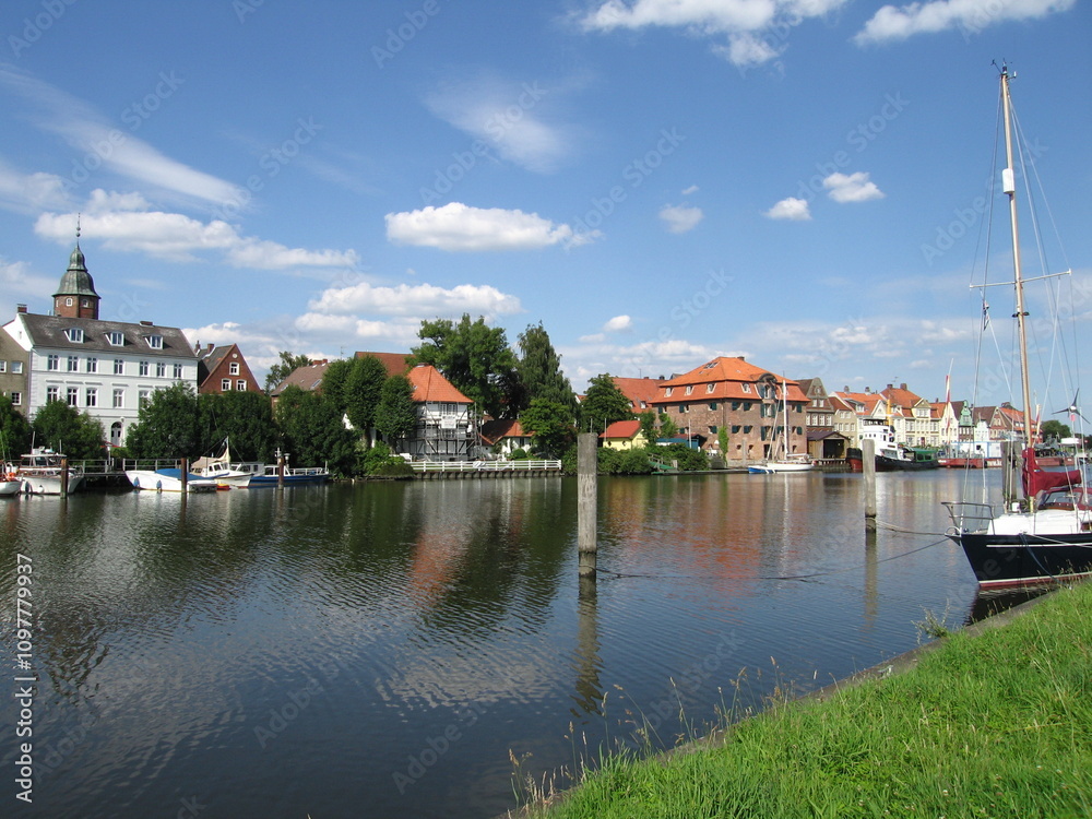 Obraz premium Binnenhafen von Glückstadt in Schleswig-Holstein