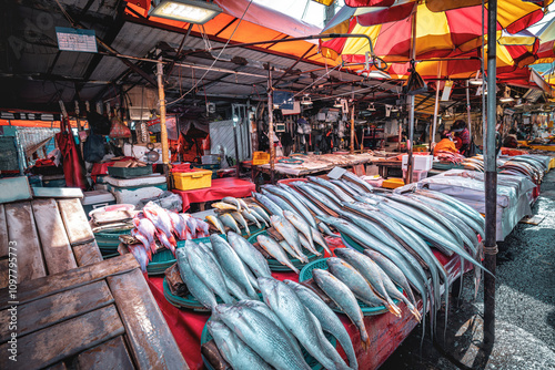 Bild auf Leinwand Einblick in den Jagalchi-Markt - Fischmarkt in Busan Südkorea