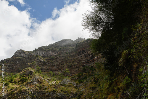 Obraz na płótnie view of the mountains from the trail leading to Curral das Freiras (The Valley of the Nuns), Madeira, Portugal w salonie