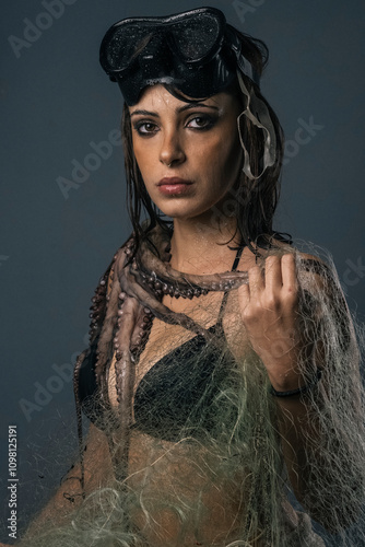 ragazza polpo inquinamento marino plastica