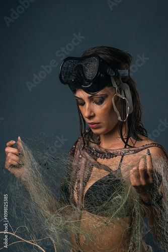 ragazza polpo inquinamento marino plastica