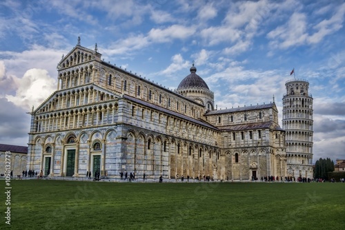 Obraz na płótnie pisa, italien - piazza dei miracoli mit dom und schiefem turm im abendlicht w salonie