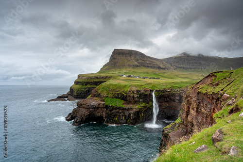 Il pittoresco villaggio di Gásadalur e la cascata di Múlafossur