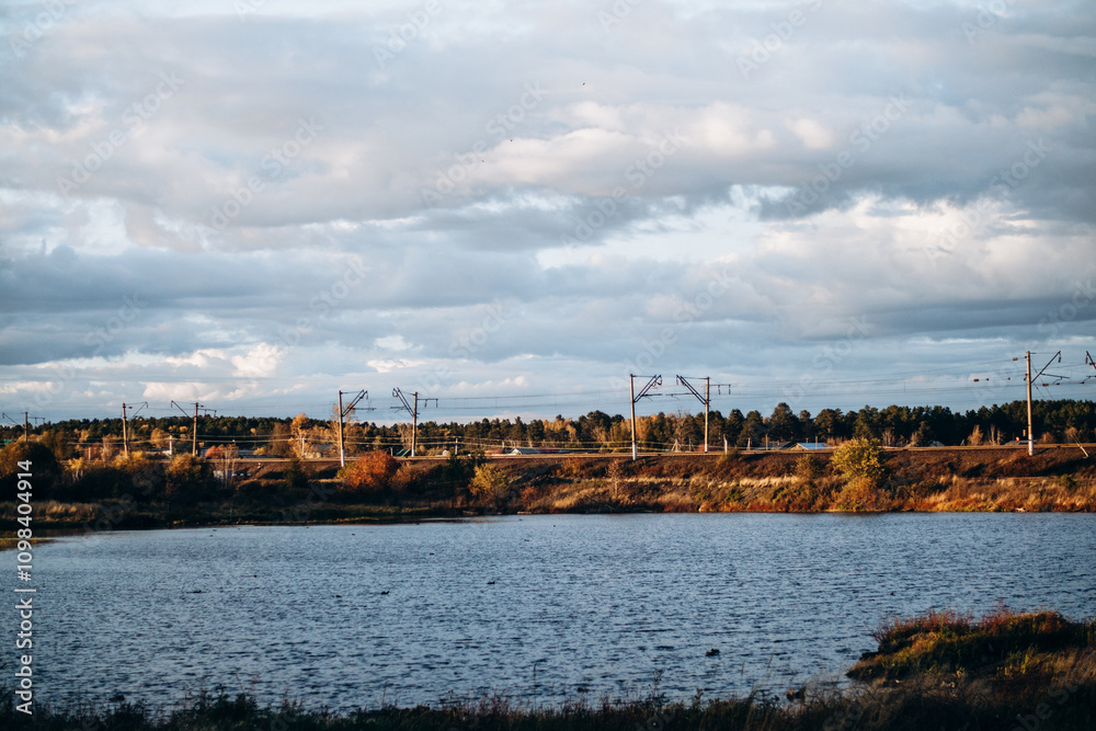 Obraz premium Landscape on a lake with trees on a sunny day