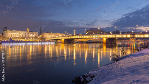 Das vorweihnachtliche Linz in der blauen Stunde