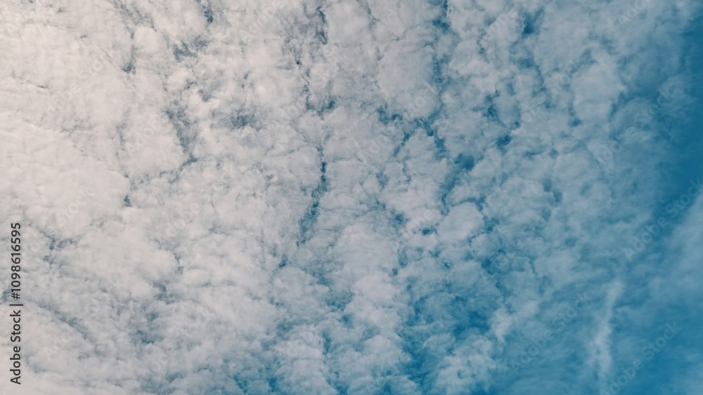 Obraz premium Marbled White Clouds in Blue Sky