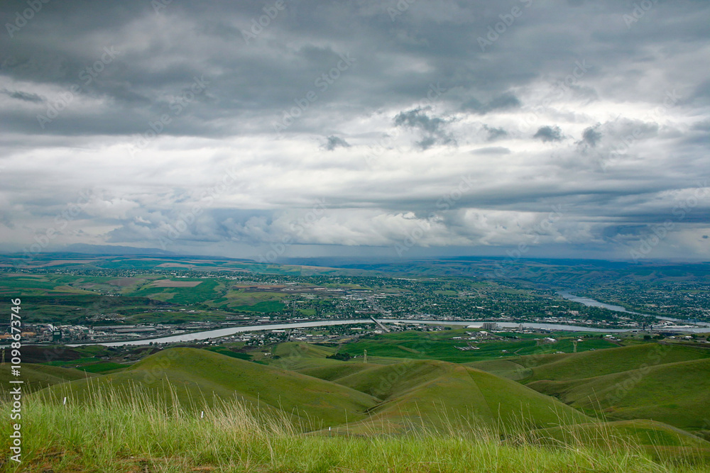 Obraz premium photo of the Lewiston Valley and Clearwater River taken from the Lewiston Hill with spring storm clouds in the background