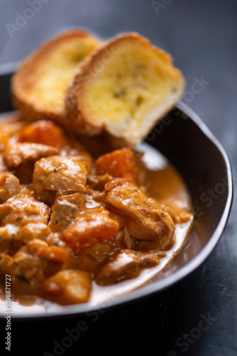 Obraz na płótnie traditional chicken stew comfort food w salonie