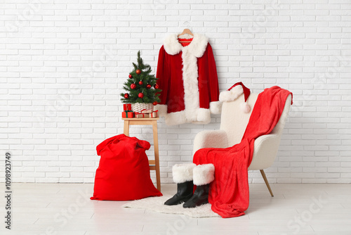 Santa claus costume with ch...