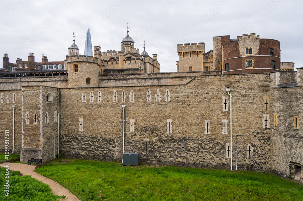 Obraz premium His Majesty's Royal Palace and Fortress of the Tower of London, or The Tower of London, historic castle on the north bank of the River Thames in central London, England