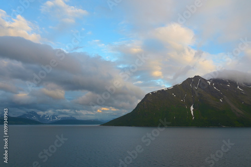 Norwegen, Wasserstrassen, Küste, Gebirge,  Gebirgslandschaften photo