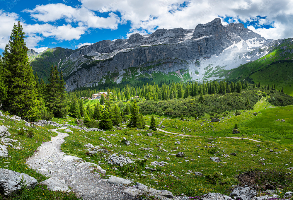 Obraz premium hiking in the alps 