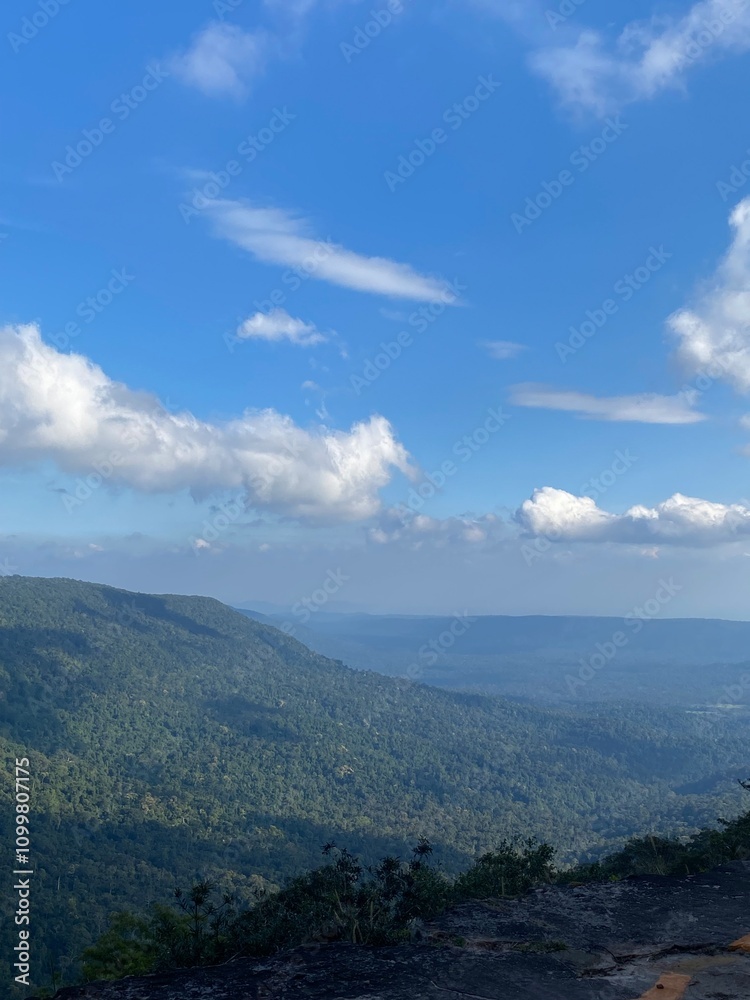 Obraz premium clouds over the mountains