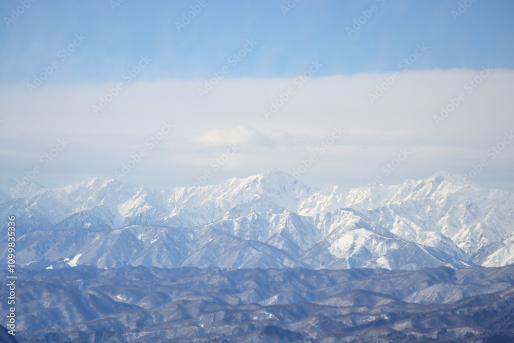 Fototapeta premium 雪山の壮大な景色