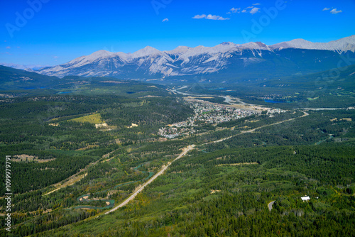 Jasper cityscape as seen from the Jasper Skytram, Alberta, Canada / ジャスパースカイトラムから見たジャスパーの町並み　アルバータ州　カナダ photo