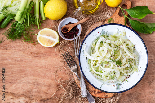 Fresh salad with fennel, sumac and sauce