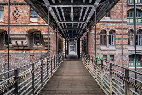 Brücke in der Speicherstadt von Hamburg, Deutschland photo