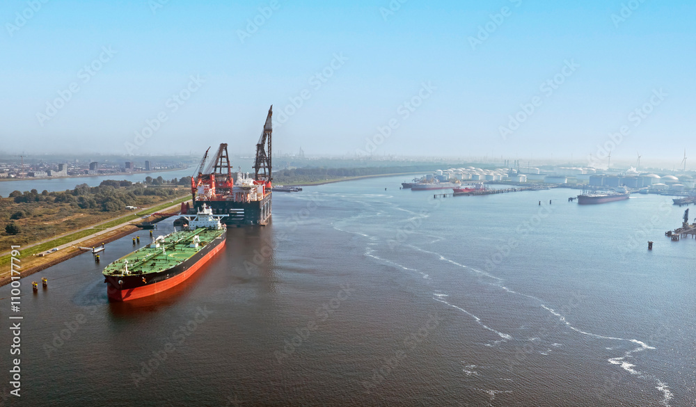 Obraz premium Aerial from industry in the harbor of Rotterdam in the Netherlands