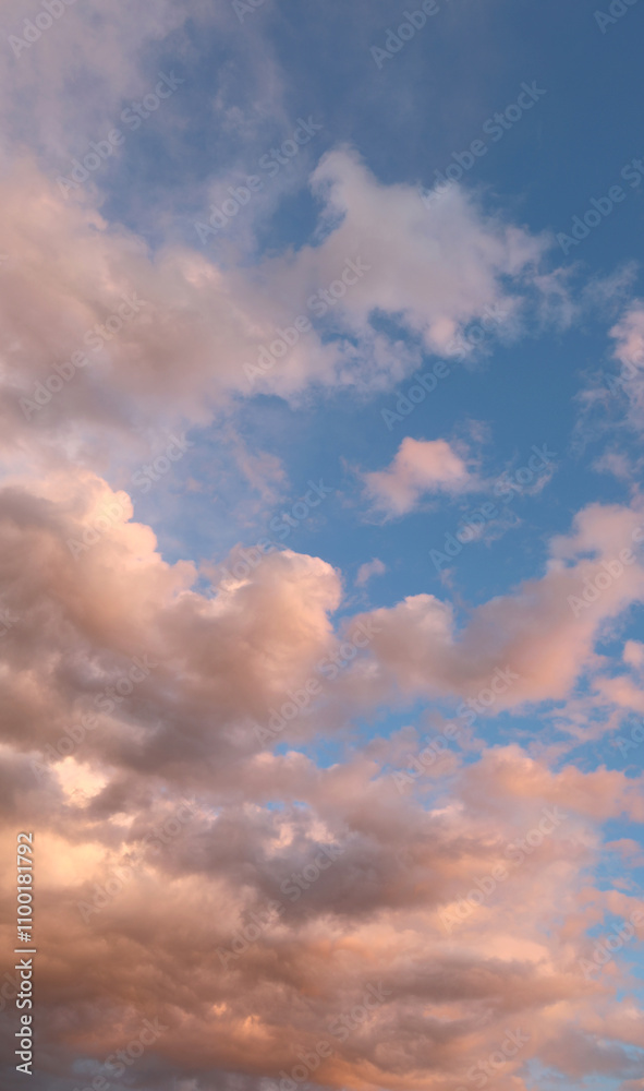 Obraz premium pink clouds at sunset and the sky as the ideal romantic background