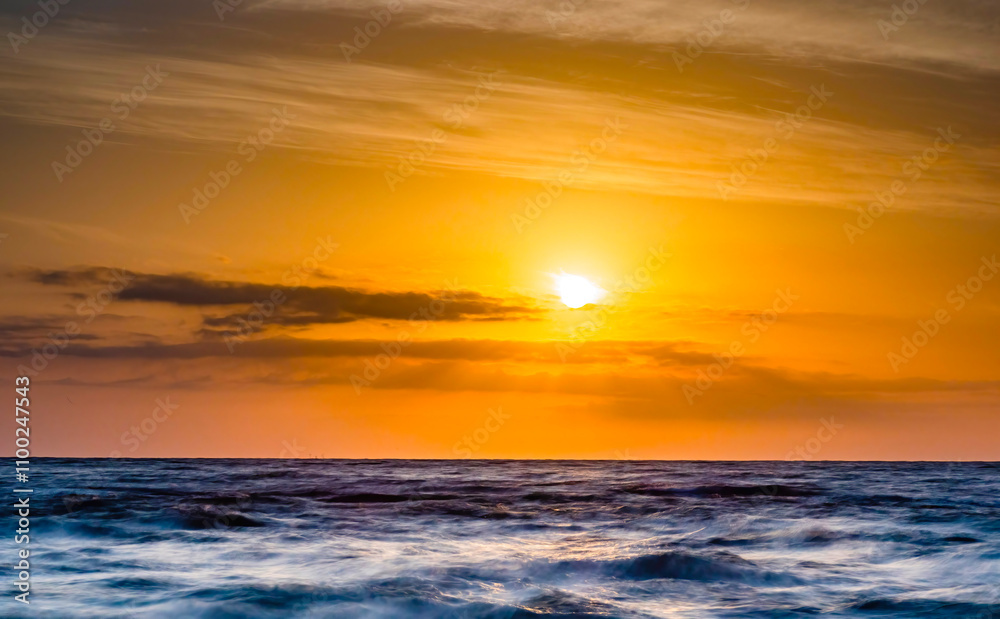 Obraz premium sunset over the sea