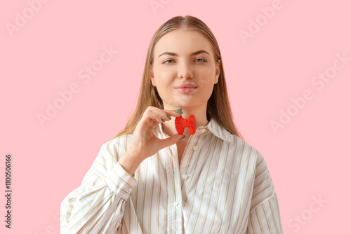 Young woman with thyroid gl...