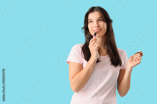 Beautiful young woman apply...