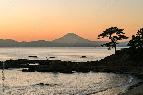 神奈川県横須賀市の立石公園からの夕日 photo