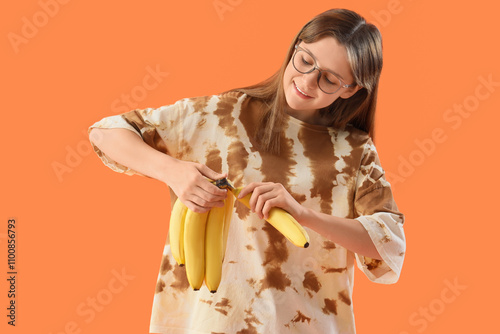 Young woman with bunch of b...