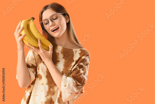 Young woman with bunch of b...