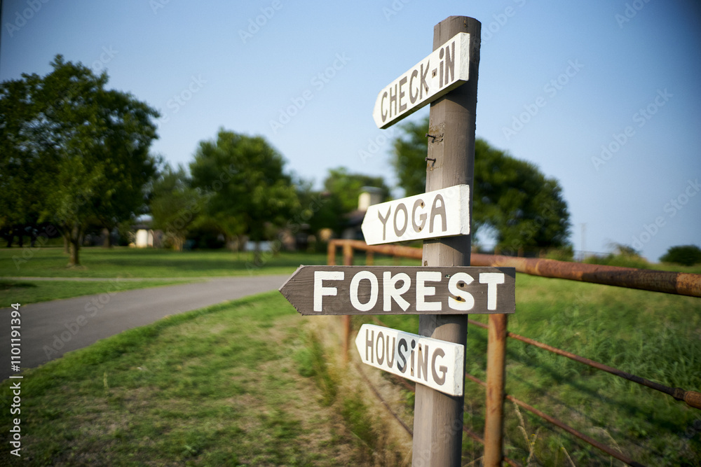 Visitors are welcomed by clear directional signs. Visitors are welcomed by clear directional signs.