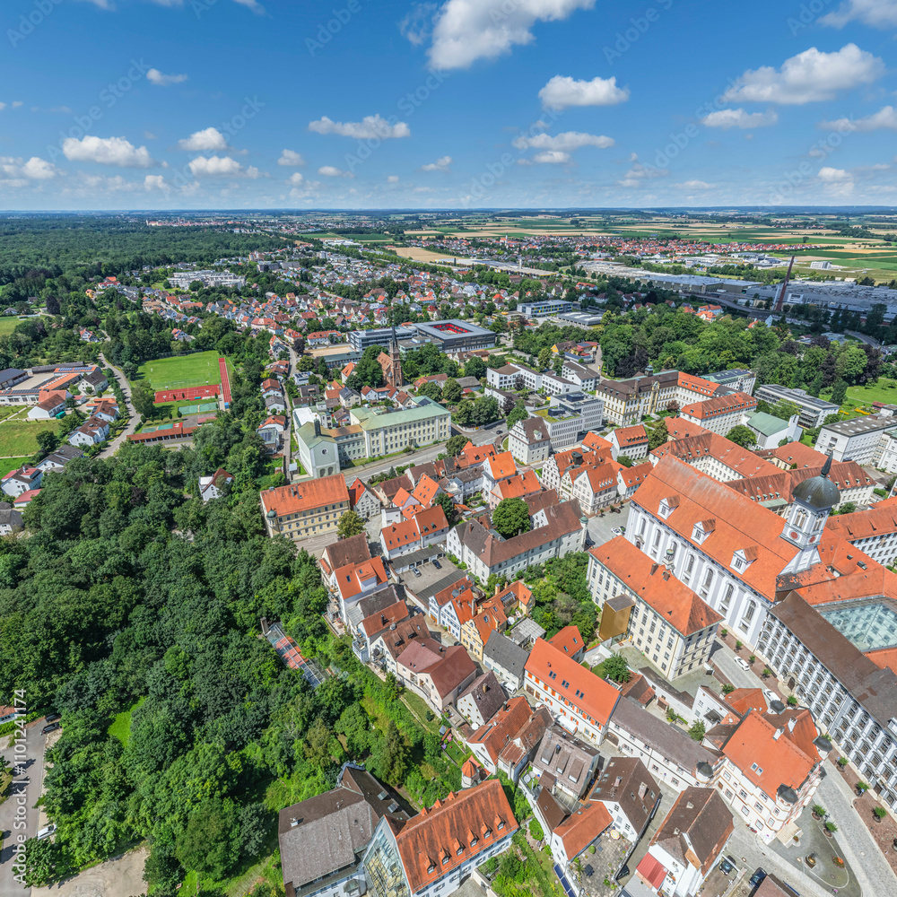 Obraz premium Ausblick auf die sehenswerte Stadt Dillingen an der Donau in Nordschwaben