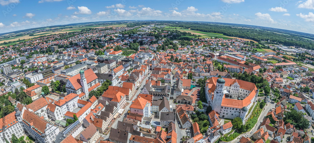 Obraz premium Ausblick auf die sehenswerte Stadt Dillingen an der Donau in Nordschwaben