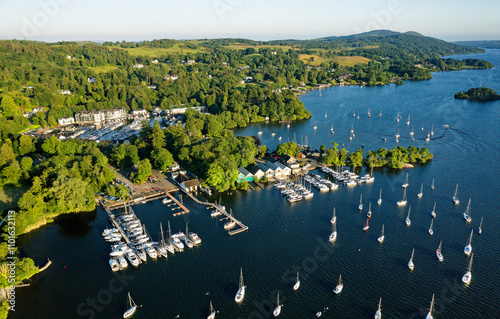 Obraz na płótnie Windermere in Lake District National Park, Cumbria, England. Aerial of yacht facilities at Windermere Marina Village and Ferry Nab. Summer evening w salonie
