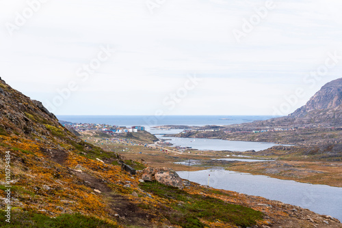 Obraz na płótnie Hills and mountains on the Arctic Circle Trail which links Kangerlussuaq and Sisimiut, Greenland w salonie