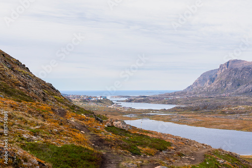 Obraz na płótnie Hills and mountains on the Arctic Circle Trail which links Kangerlussuaq and Sisimiut, Greenland w salonie