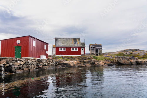 Obraz na płótnie Assaqutaq, abandoned village in Western Greenland w salonie