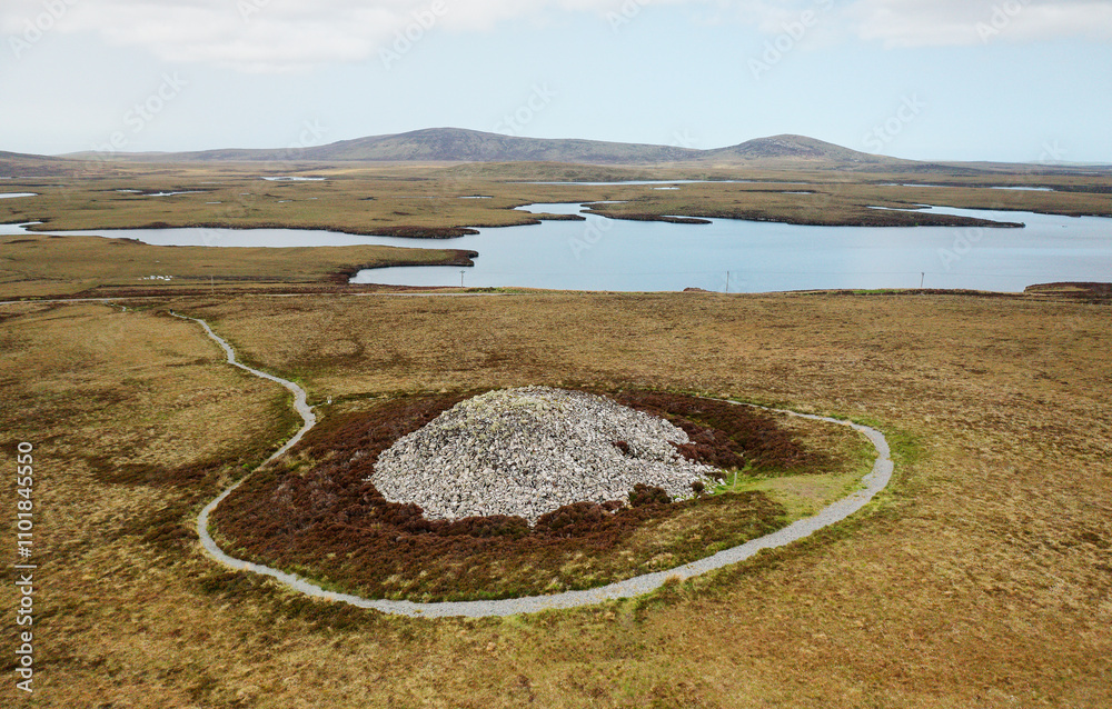 Barpa Langass aka Barpa Langais prehistoric Neolithic chambered cairn on the northwest slope of Ben Langass, North Uist. Looking NW
