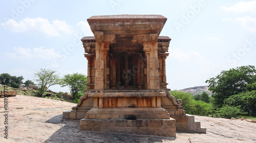 Bild auf Leinwand India, Tamil Nadu, Ancient Carvings on the Temple of Kadambar Malai, The Ancient