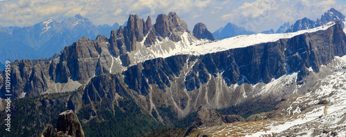 Cadini-Gruppe Bergmassiv in den Dolomiten, Belluno, Italien, Panorama  photo