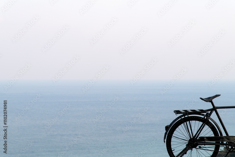 Fototapeta premium bicycle on the cliff at the seaside