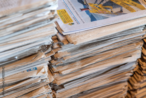 Obraz na płótnie pile of the old newspaper w salonie
