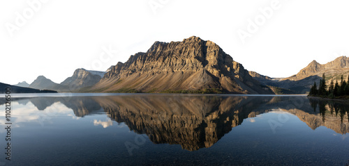 Fototapeta Naklejka Na Ścianę i Meble -  Lake calm mountain lake reflecting the scenery with a transparent sky. Bow Lake Banff
