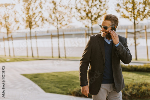 Businessman enjoying a sunn...