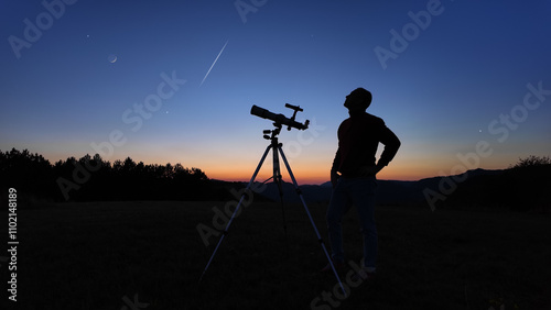 Obraz na płótnie Amateur astronomer looking at the evening skies, observing planets, stars, Moon and other celestial objects with a telescope. w salonie