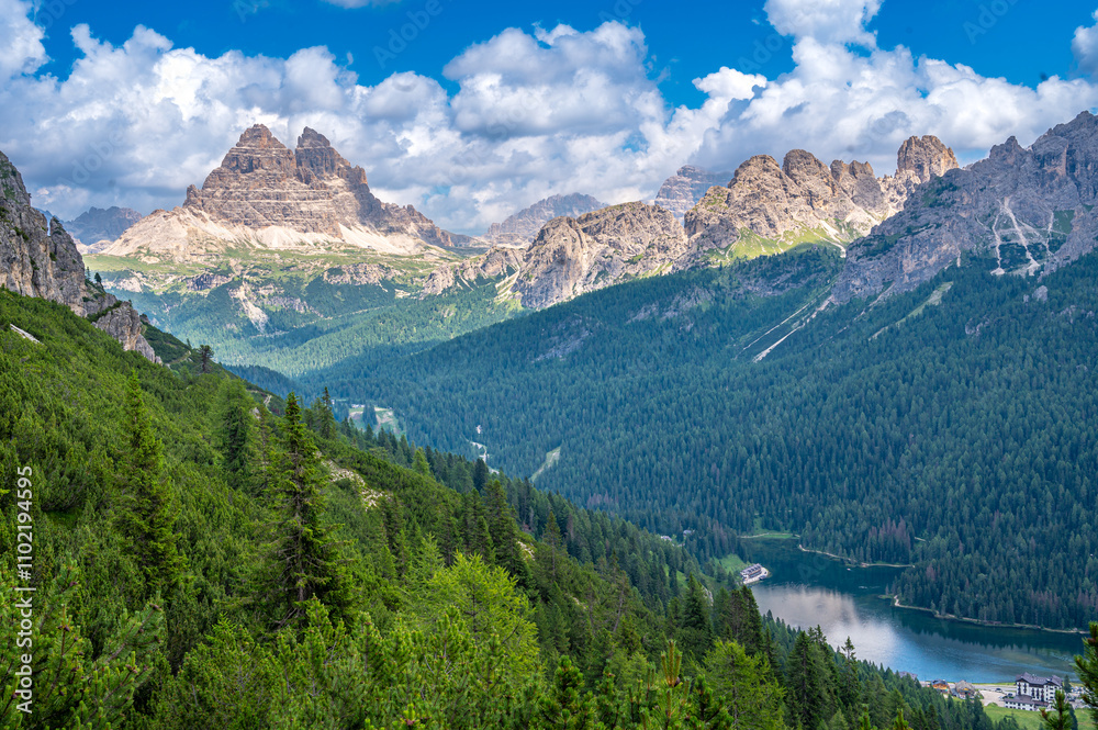 Blick auf die Drei Zinnen und Misurinasee, Misurina, Venetien, Italien Blick auf die Drei Zinnen und Misurinasee, Misurina, Venetien, Italien